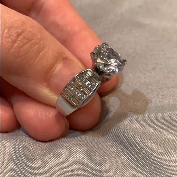 diamond ring - Picture 1 of 5